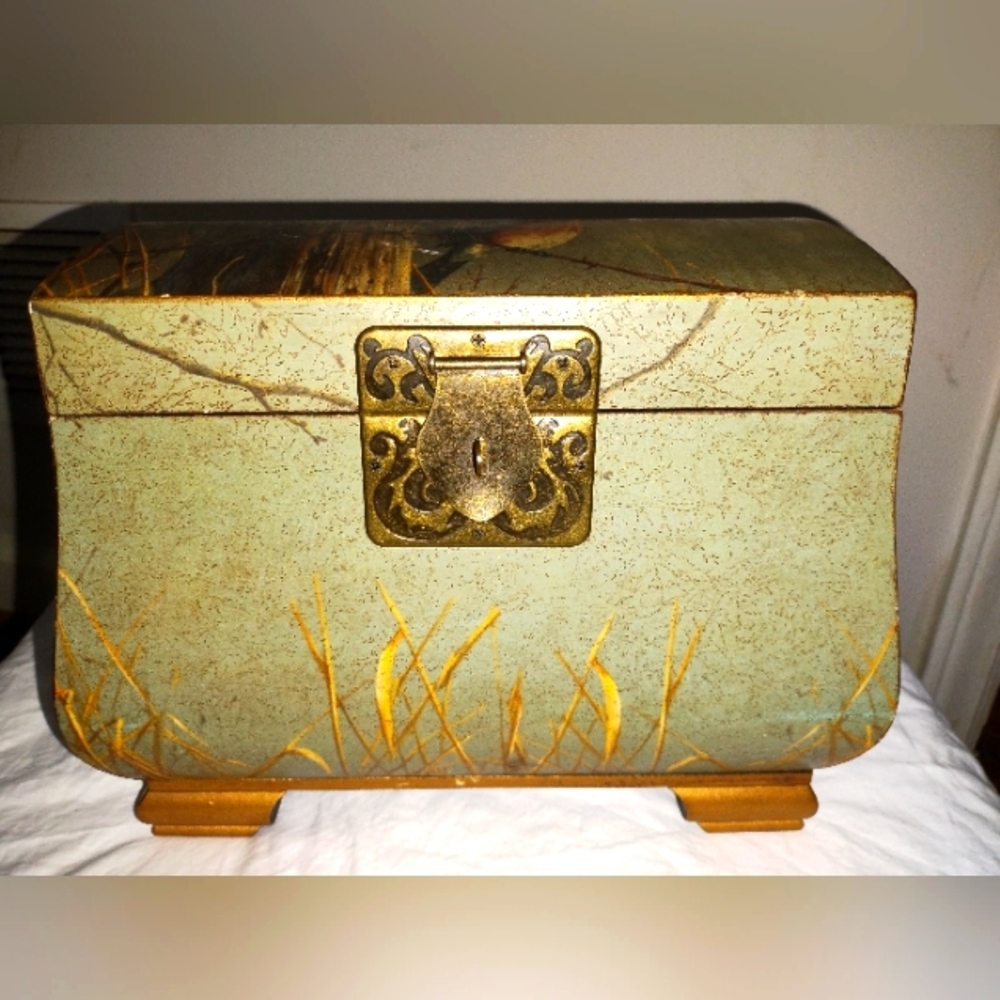 Vintage keepsake box
